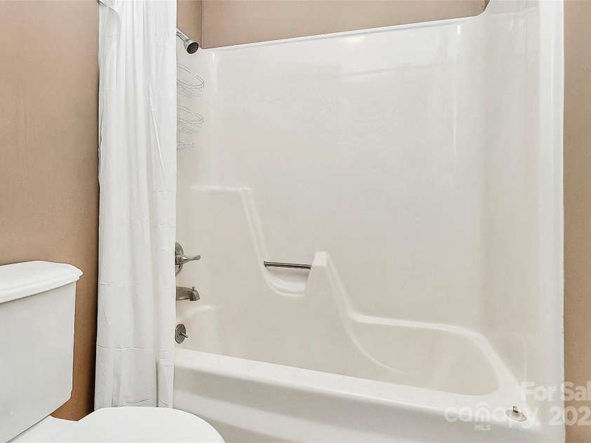 7852 Golf Course Drive, Denver, NC 28037.  MLS# CAR4264483, YatesRealty ID 25973. HALL BATH UPSTAIRS