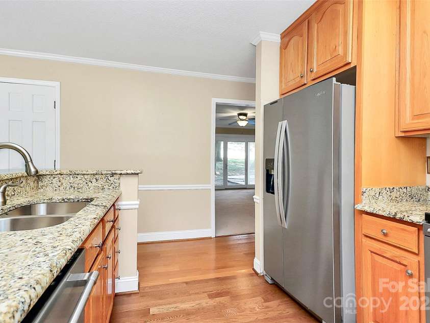 7852 Golf Course Drive, Denver, NC 28037.  MLS# CAR4264483, YatesRealty ID 25973. KITCHEN