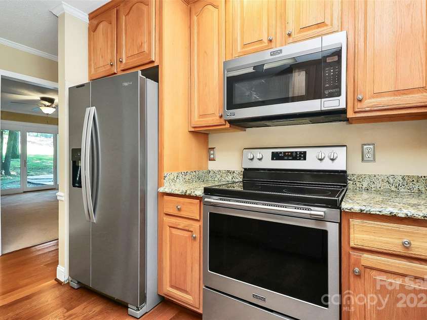 7852 Golf Course Drive, Denver, NC 28037.  MLS# CAR4264483, YatesRealty ID 25973. KITCHEN
