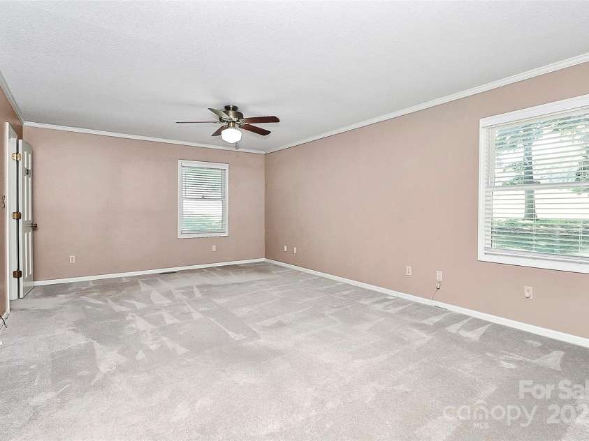 7852 Golf Course Drive, Denver, NC 28037.  MLS# CAR4264483, YatesRealty ID 25973. OWNER'S SUITE