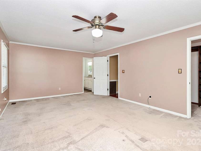 7852 Golf Course Drive, Denver, NC 28037.  MLS# CAR4264483, YatesRealty ID 25973. OWNER'S SUITE