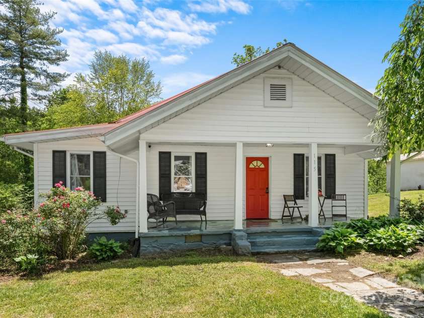115 McMinn Avenue, Brevard, NC 28712.  MLS# CAR4264576, YatesRealty ID 25974. 