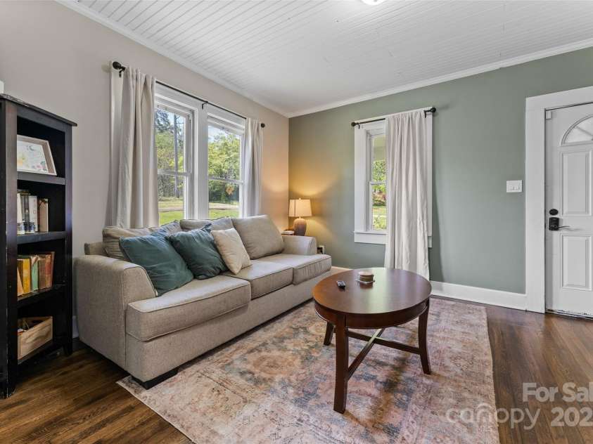 115 McMinn Avenue, Brevard, NC 28712.  MLS# CAR4264576, YatesRealty ID 25974. 