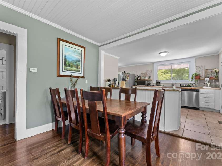 115 McMinn Avenue, Brevard, NC 28712.  MLS# CAR4264576, YatesRealty ID 25974. 