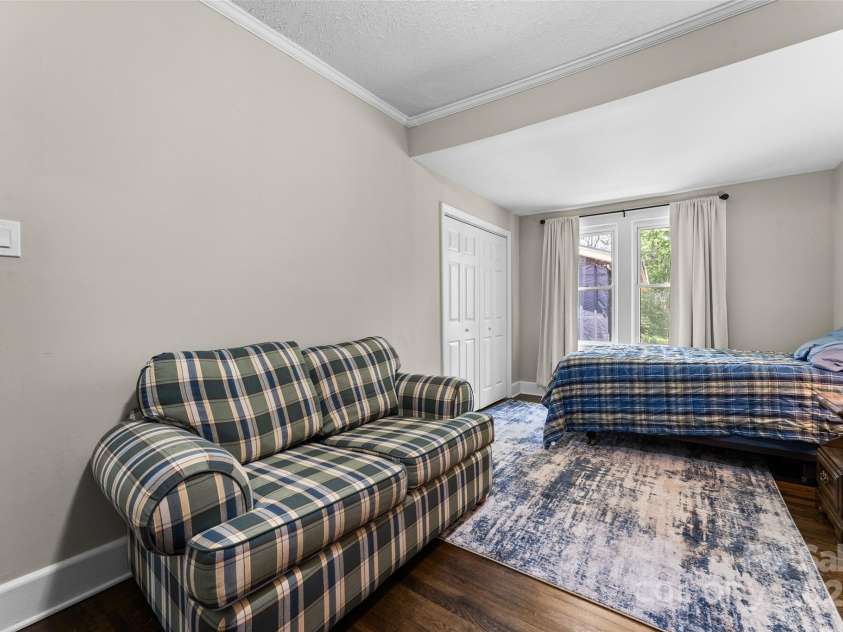 115 McMinn Avenue, Brevard, NC 28712.  MLS# CAR4264576, YatesRealty ID 25974. 