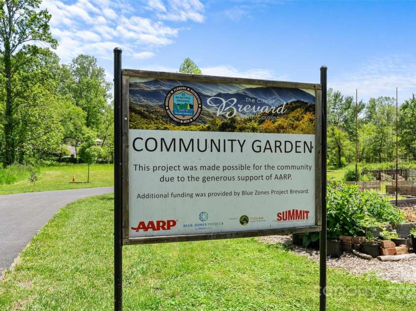 115 McMinn Avenue, Brevard, NC 28712.  MLS# CAR4264576, YatesRealty ID 25974. 