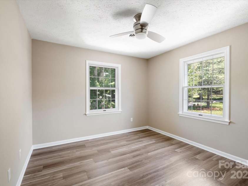 1409 Kensington Road, Hendersonville, NC 28791.  MLS# CAR4279330, YatesRealty ID 25976. 