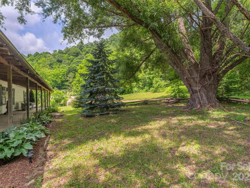 495 Courtney Lane, Canton, NC 28716.  MLS# CAR4274187, YatesRealty ID 25977. 