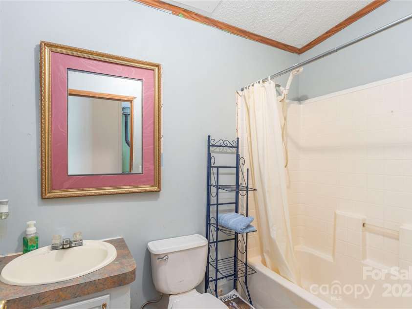 495 Courtney Lane, Canton, NC 28716.  MLS# CAR4274187, YatesRealty ID 25977. 