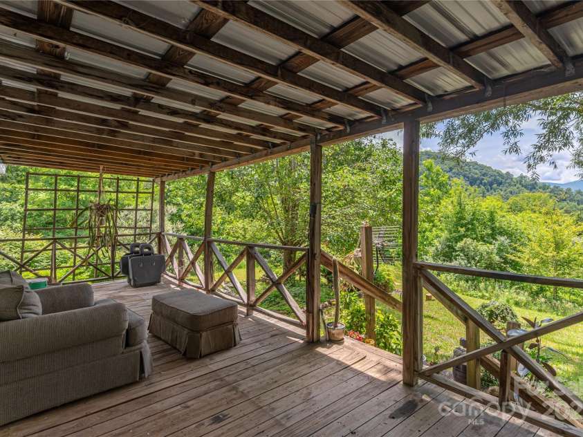 495 Courtney Lane, Canton, NC 28716.  MLS# CAR4274187, YatesRealty ID 25977. 