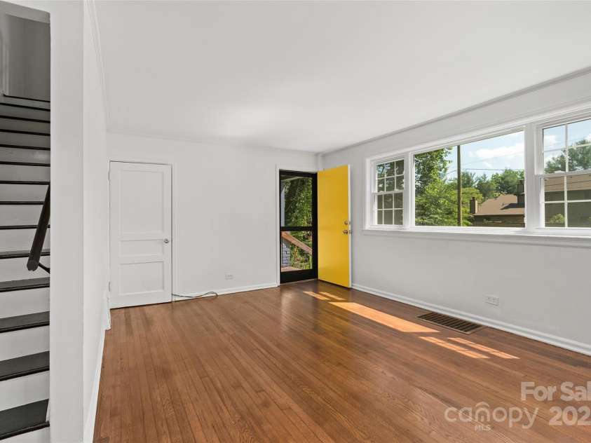 167 Mount Clare Avenue, Asheville, NC 28801.  MLS# CAR4272569, YatesRealty ID 25978. Unit A, lower level