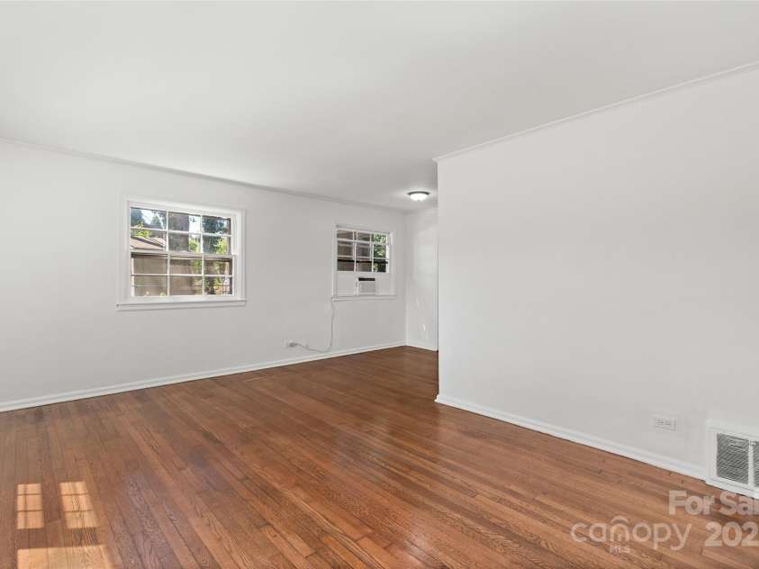 167 Mount Clare Avenue, Asheville, NC 28801.  MLS# CAR4272569, YatesRealty ID 25978. Unit A, lower level