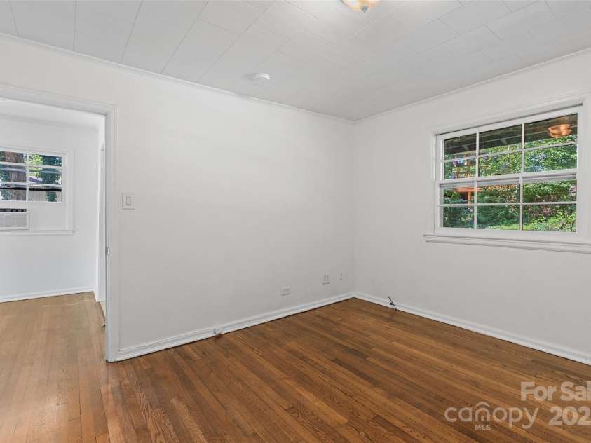 167 Mount Clare Avenue, Asheville, NC 28801.  MLS# CAR4272569, YatesRealty ID 25978. Unit A, lower level