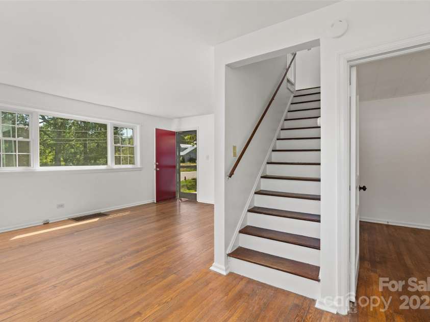 167 Mount Clare Avenue, Asheville, NC 28801.  MLS# CAR4272569, YatesRealty ID 25978. Unit B, lower level