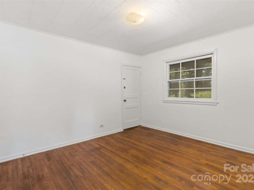 167 Mount Clare Avenue, Asheville, NC 28801.  MLS# CAR4272569, YatesRealty ID 25978. Unit B, lower level