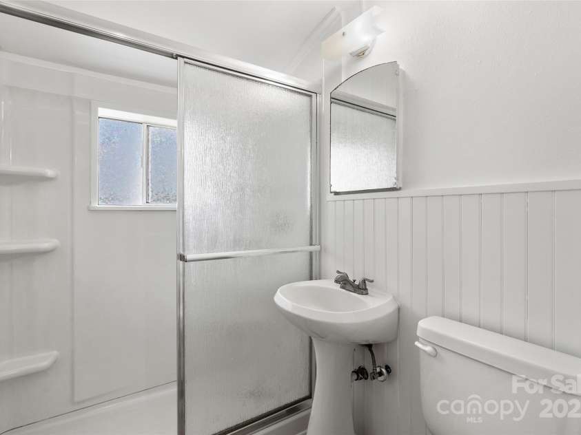 167 Mount Clare Avenue, Asheville, NC 28801.  MLS# CAR4272569, YatesRealty ID 25978. Unit B, upper level