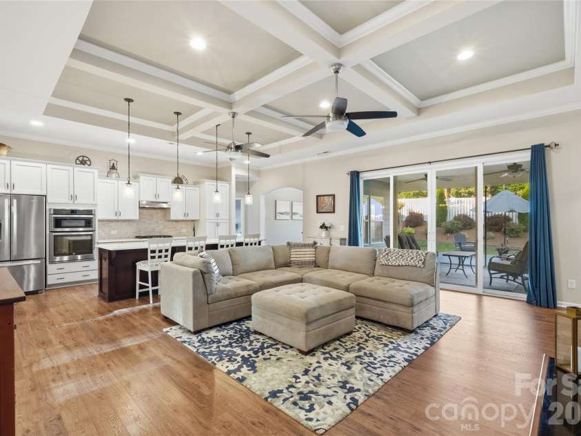 5038 Stonehill Lane, Matthews, NC 28104.  MLS# CAR4384490, YatesRealty ID 25978. 