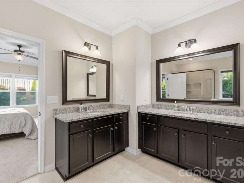 5038 Stonehill Lane, Matthews, NC 28104.  MLS# CAR4384490, YatesRealty ID 25978. 