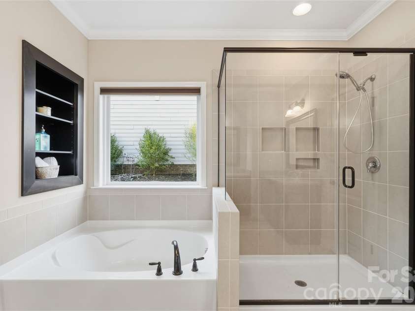 5038 Stonehill Lane, Matthews, NC 28104.  MLS# CAR4384490, YatesRealty ID 25978. 