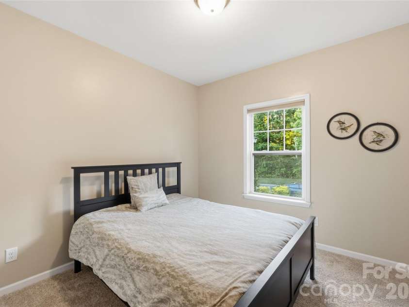 5038 Stonehill Lane, Matthews, NC 28104.  MLS# CAR4384490, YatesRealty ID 25978. 