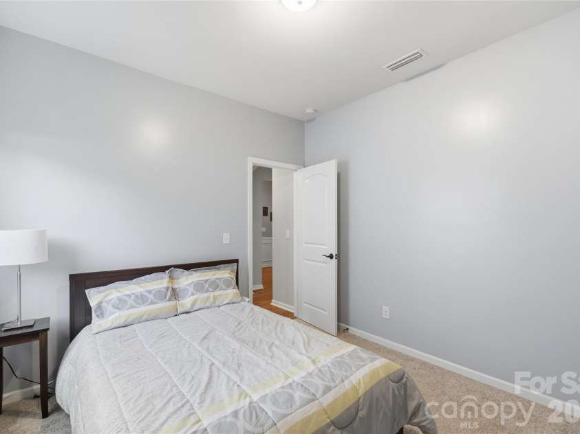 5038 Stonehill Lane, Matthews, NC 28104.  MLS# CAR4384490, YatesRealty ID 25978. 