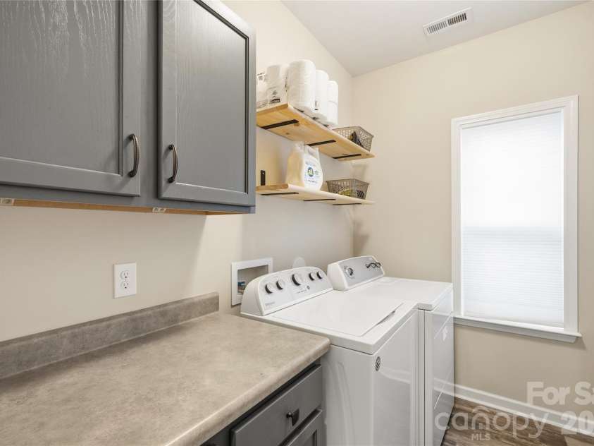 5038 Stonehill Lane, Matthews, NC 28104.  MLS# CAR4384490, YatesRealty ID 25978. 