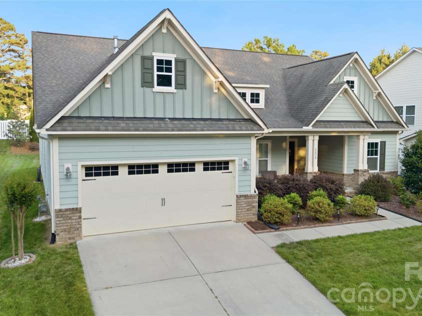 5038 Stonehill Lane, Matthews, NC 28104.  MLS# CAR4384490, YatesRealty ID 25978. 