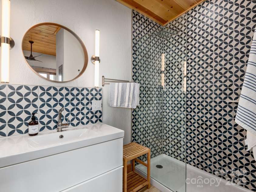 511 Emerald Mine Road, Spruce Pine, NC 28777.  MLS# CAR4300763, YatesRealty ID 25979. 