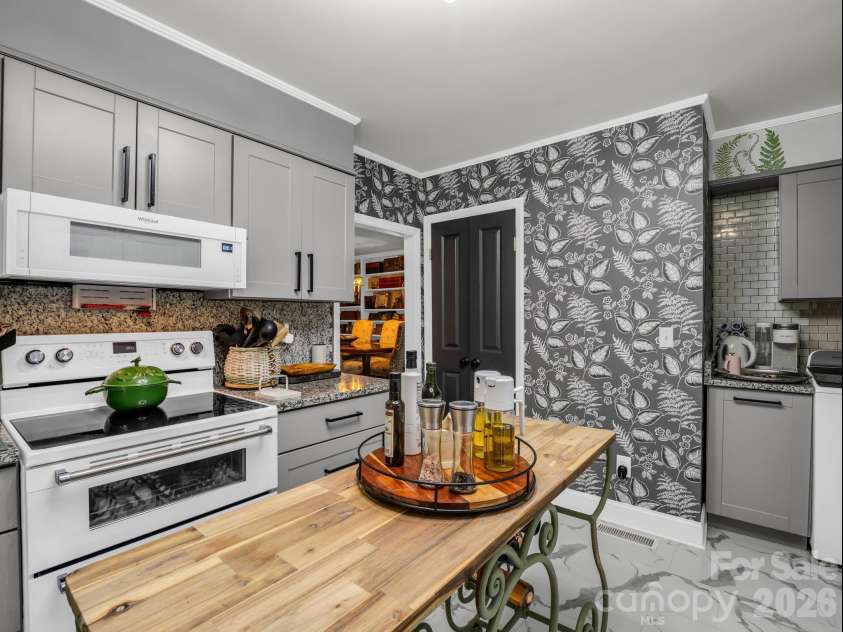 91 Diamond Ridge Lane, Columbus, NC 28722.  MLS# CAR4399628, YatesRealty ID 25979. 