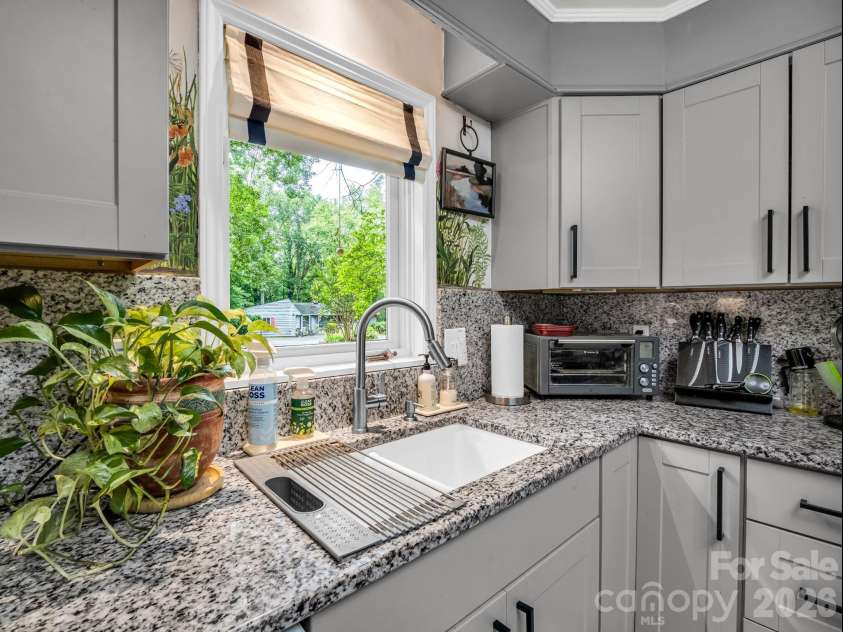 91 Diamond Ridge Lane, Columbus, NC 28722.  MLS# CAR4399628, YatesRealty ID 25979. 