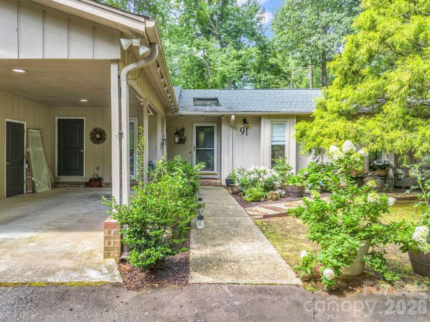 91 Diamond Ridge Lane, Columbus, NC 28722.  MLS# CAR4399628, YatesRealty ID 25979. 