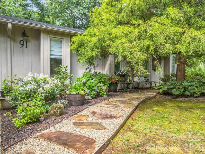 91 Diamond Ridge Lane, Columbus, NC 28722.  MLS# CAR4399628, YatesRealty ID 25979. 