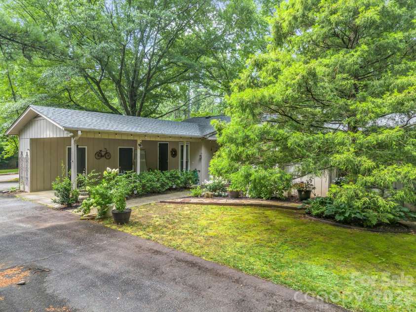 91 Diamond Ridge Lane, Columbus, NC 28722.  MLS# CAR4399628, YatesRealty ID 25979. 