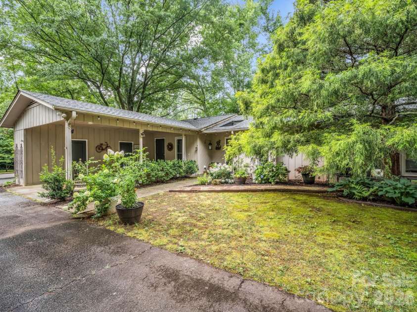 91 Diamond Ridge Lane, Columbus, NC 28722.  MLS# CAR4399628, YatesRealty ID 25979. 