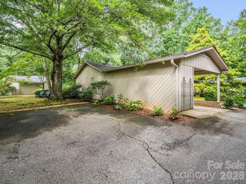 91 Diamond Ridge Lane, Columbus, NC 28722.  MLS# CAR4399628, YatesRealty ID 25979. 