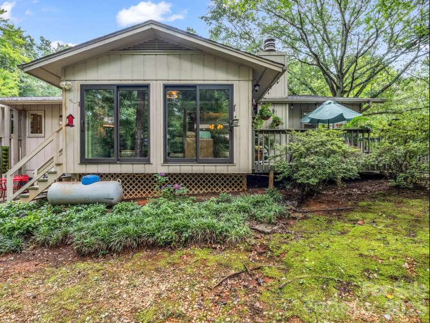 91 Diamond Ridge Lane, Columbus, NC 28722.  MLS# CAR4399628, YatesRealty ID 25979. 