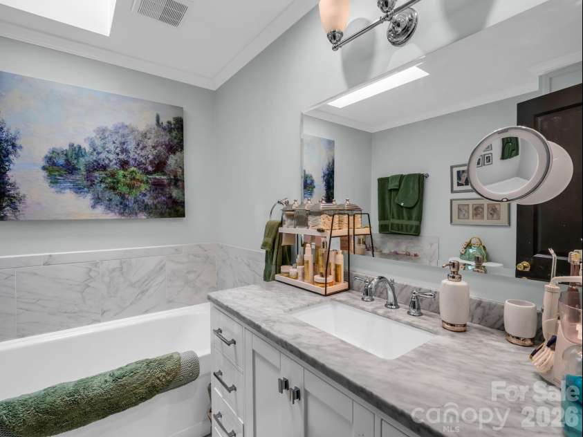 91 Diamond Ridge Lane, Columbus, NC 28722.  MLS# CAR4399628, YatesRealty ID 25979. Primary Bathroom