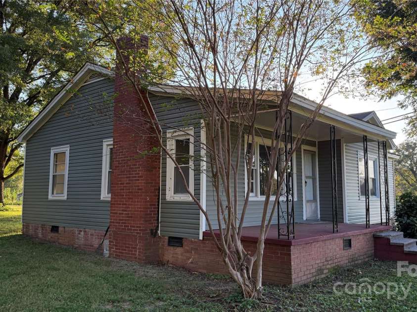 3839 Dixon Boulevard, Shelby, NC 28152.  MLS# CAR4305320, YatesRealty ID 2598. 