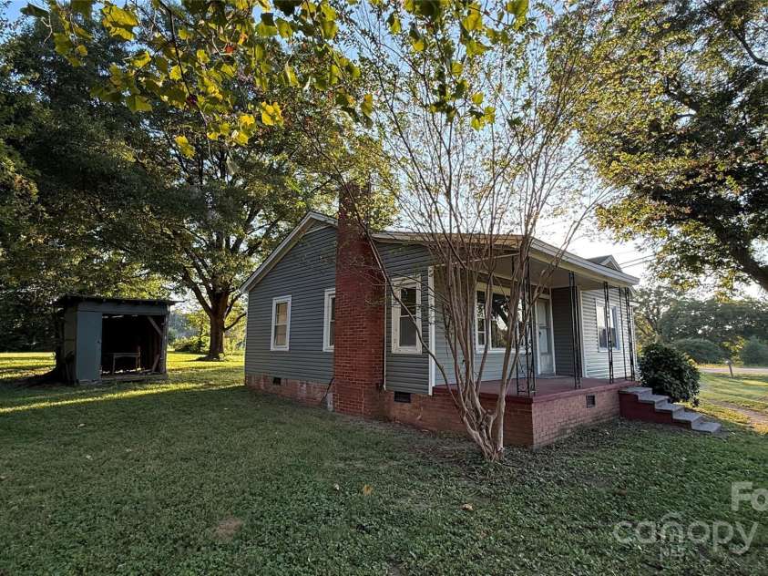 3839 Dixon Boulevard, Shelby, NC 28152.  MLS# CAR4305320, YatesRealty ID 2598. 