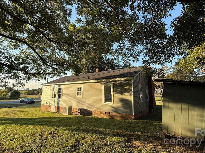 3839 Dixon Boulevard, Shelby, NC 28152.  MLS# CAR4305320, YatesRealty ID 2598. 