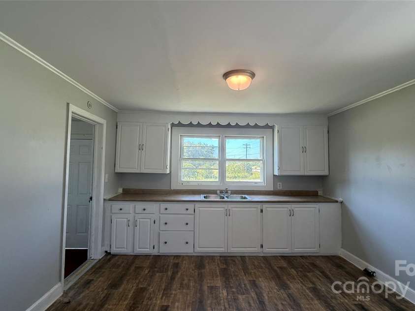 3839 Dixon Boulevard, Shelby, NC 28152.  MLS# CAR4305320, YatesRealty ID 2598. 