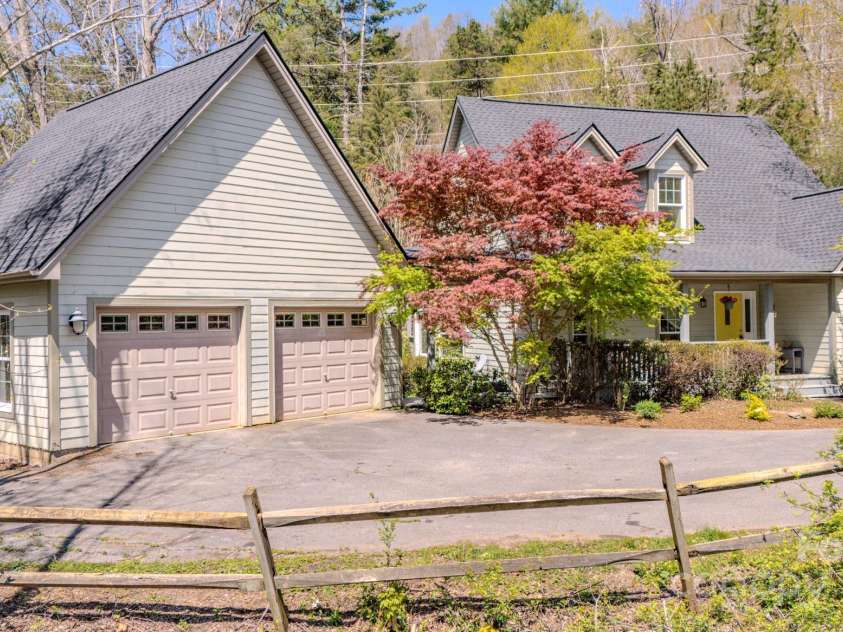 161 Hamburg Mountain Road, Weaverville, NC 28787.  MLS# CAR4242273, YatesRealty ID 25980. 