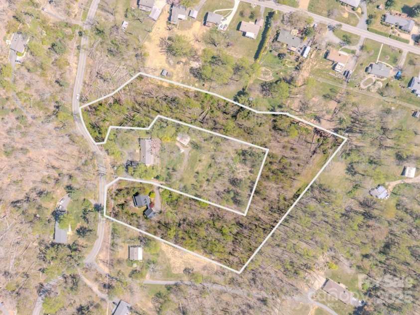 161 Hamburg Mountain Road, Weaverville, NC 28787.  MLS# CAR4242273, YatesRealty ID 25980. 