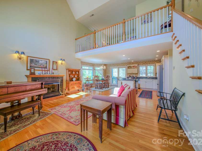 161 Hamburg Mountain Road, Weaverville, NC 28787.  MLS# CAR4242273, YatesRealty ID 25980. 