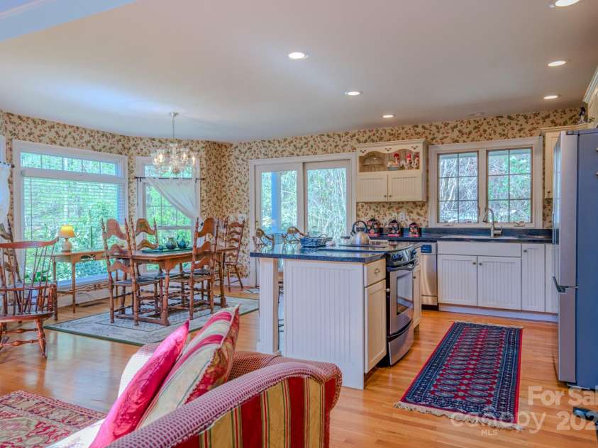 161 Hamburg Mountain Road, Weaverville, NC 28787.  MLS# CAR4242273, YatesRealty ID 25980. 
