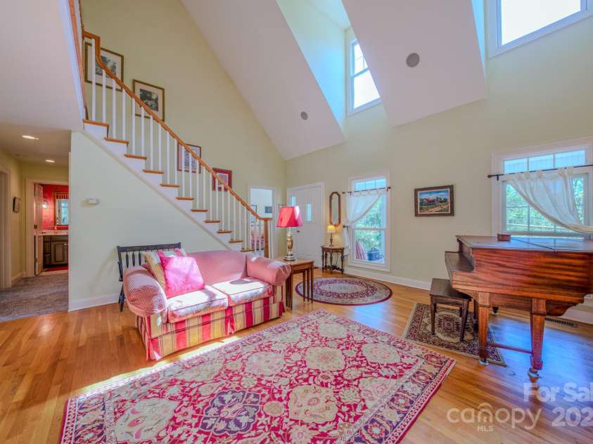 161 Hamburg Mountain Road, Weaverville, NC 28787.  MLS# CAR4242273, YatesRealty ID 25980. 
