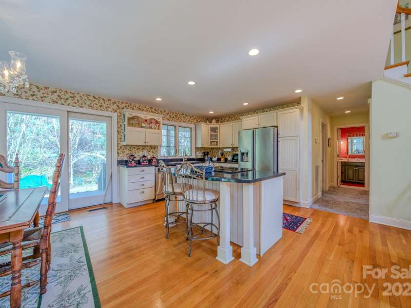 161 Hamburg Mountain Road, Weaverville, NC 28787.  MLS# CAR4242273, YatesRealty ID 25980. 