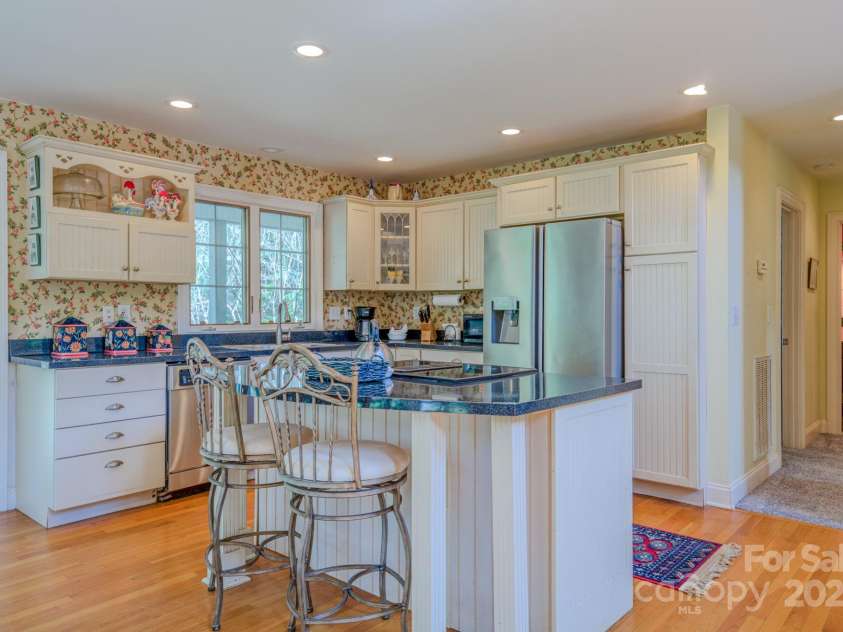 161 Hamburg Mountain Road, Weaverville, NC 28787.  MLS# CAR4242273, YatesRealty ID 25980. 