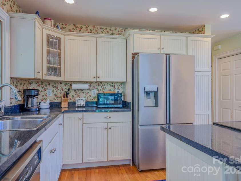 161 Hamburg Mountain Road, Weaverville, NC 28787.  MLS# CAR4242273, YatesRealty ID 25980. 