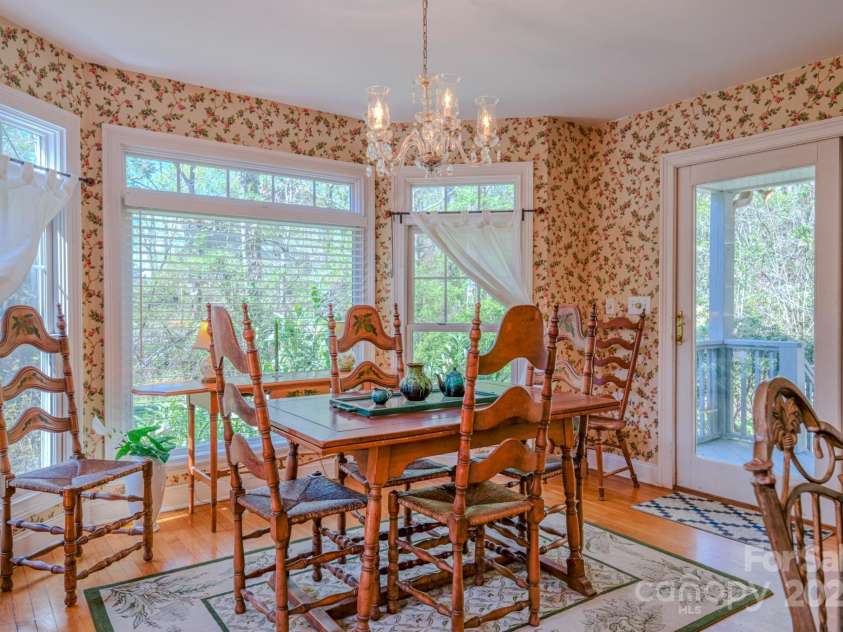 161 Hamburg Mountain Road, Weaverville, NC 28787.  MLS# CAR4242273, YatesRealty ID 25980. 
